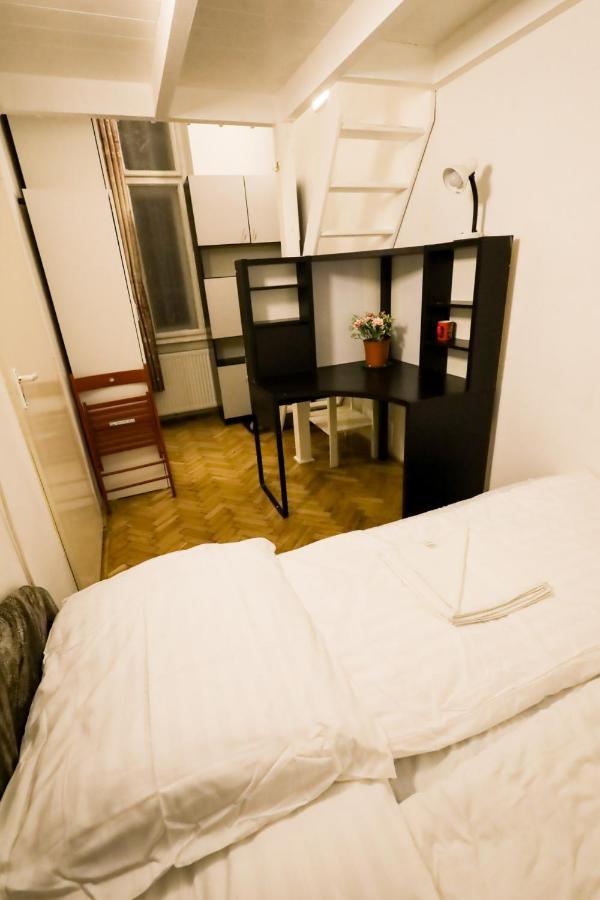 Center Apartment 5 Private Room For 19 People Budapest Exterior foto