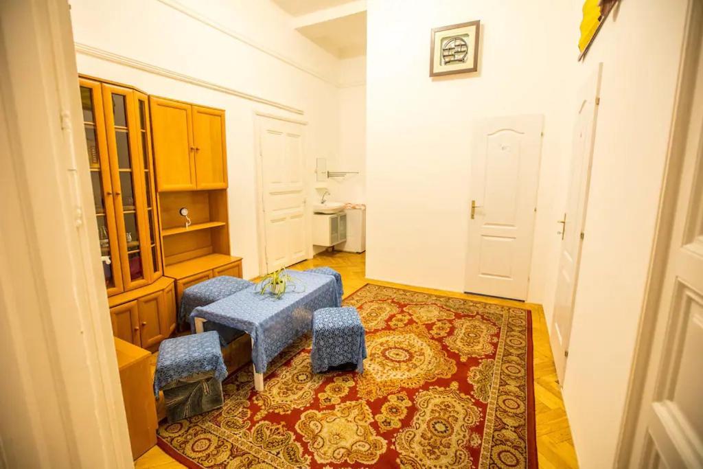Center Apartment 5 Private Room For 19 People Budapest Exterior foto
