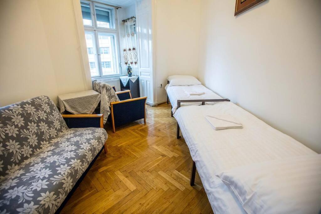 Center Apartment 5 Private Room For 19 People Budapest Exterior foto